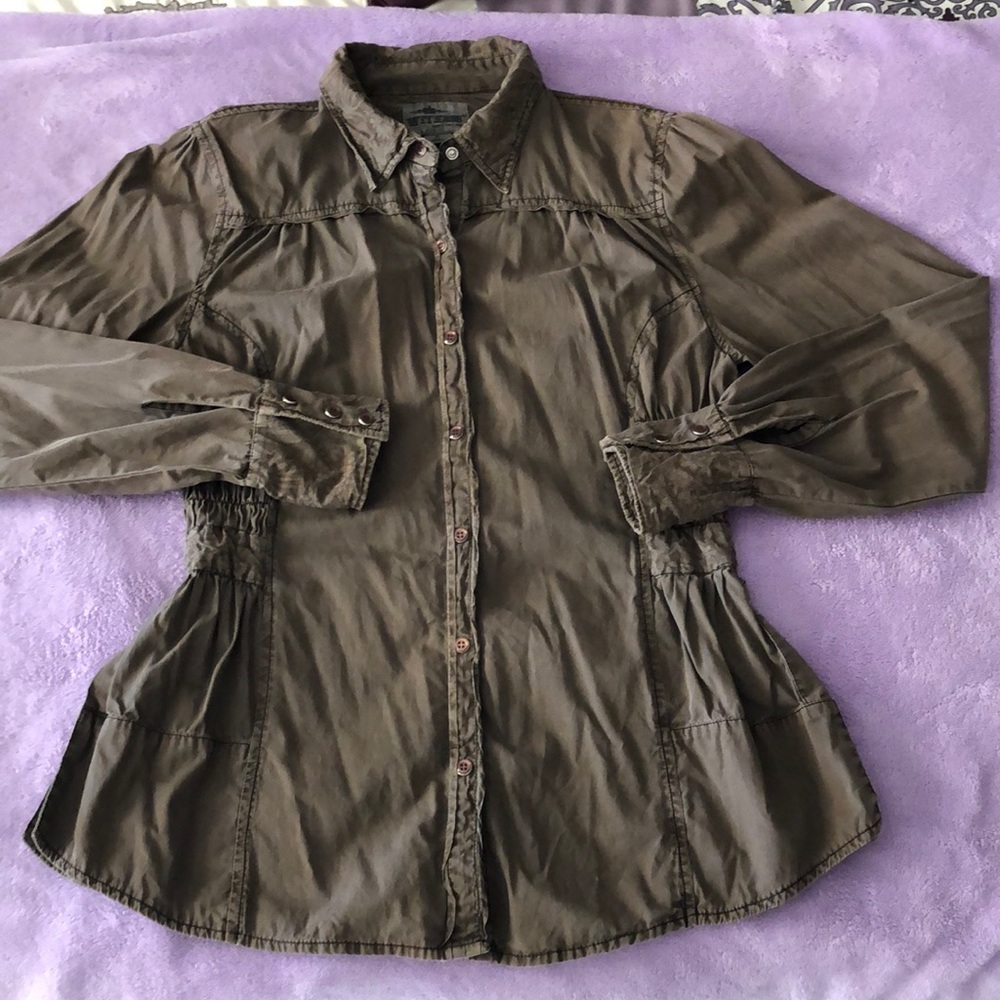 Witness long sleeve button down adorable top!